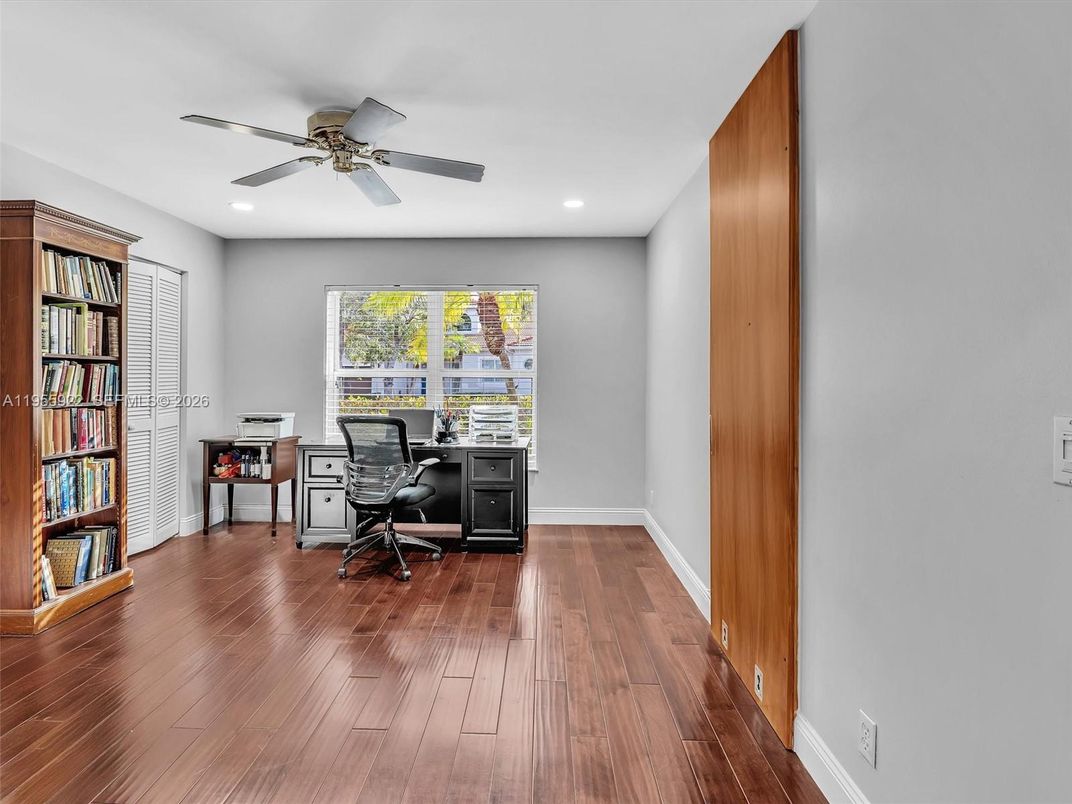 Home Office, Interior, Recessed Lighting, Wood Texture Flooring
