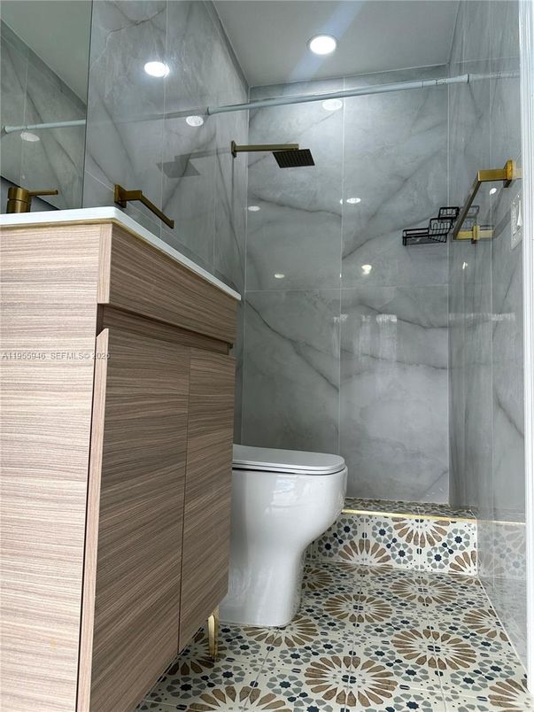 Bathroom, Interior, Recessed Lighting