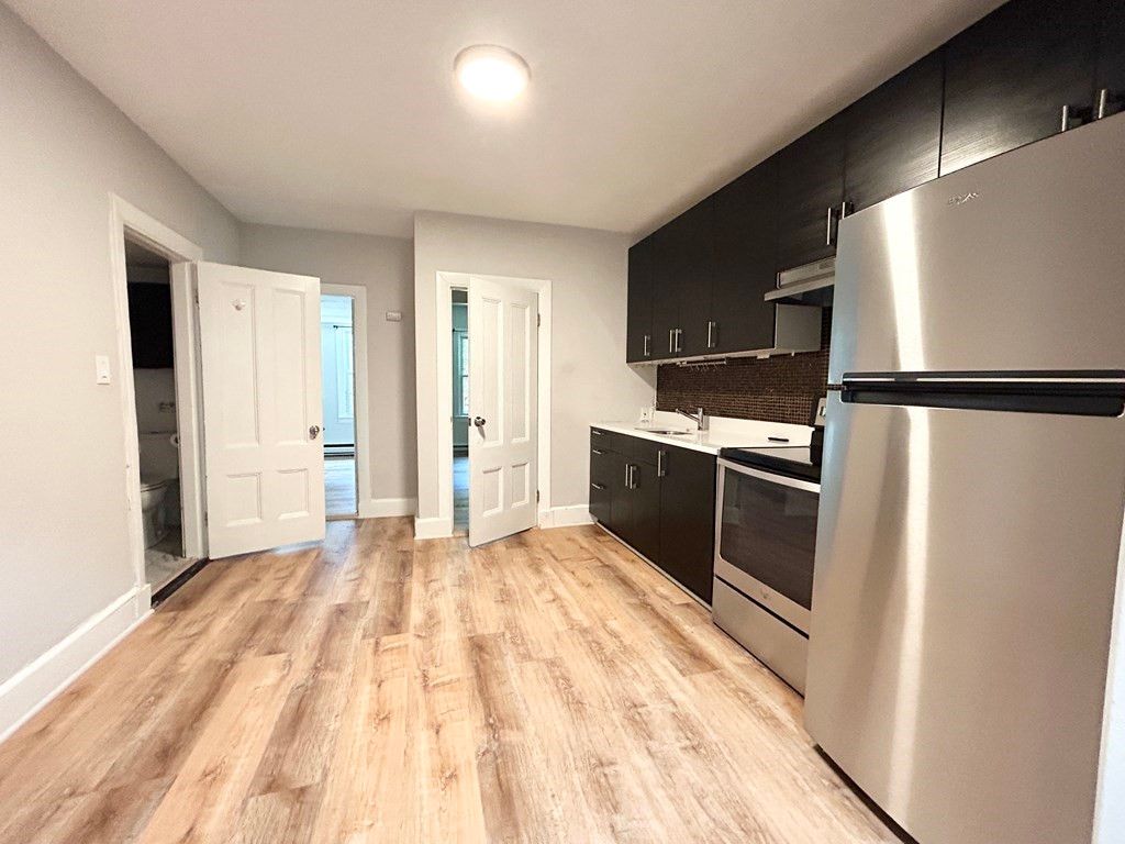 Interior, Kitchen, Recessed Lighting, Wood Texture Flooring