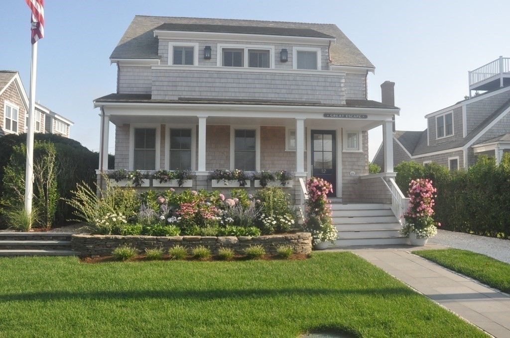 Exterior, Facade, American Foursquare