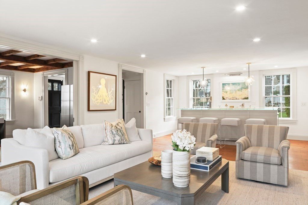 Interior, Living room, Pendant Lights, Recessed Lighting, Wood Texture Flooring