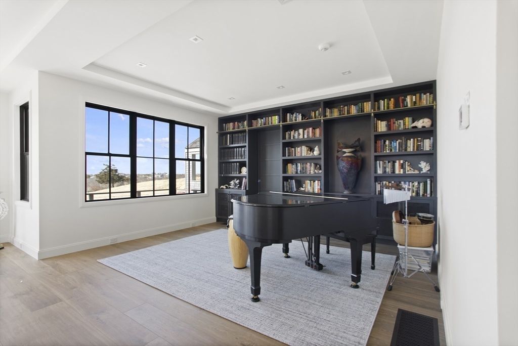 Interior, Piano, Recessed Lighting, Wood Texture Flooring