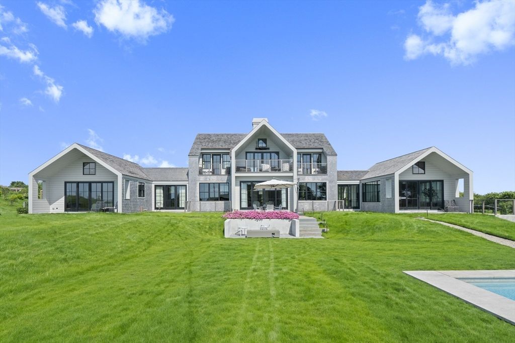 Backyard, Exterior, Facade, Pool, Farmhouse