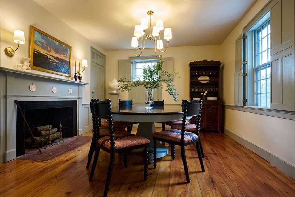 Chandelier, Dining room, Fireplace, Interior, Wood Texture Flooring