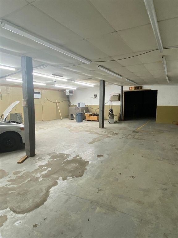 Garage, Interior