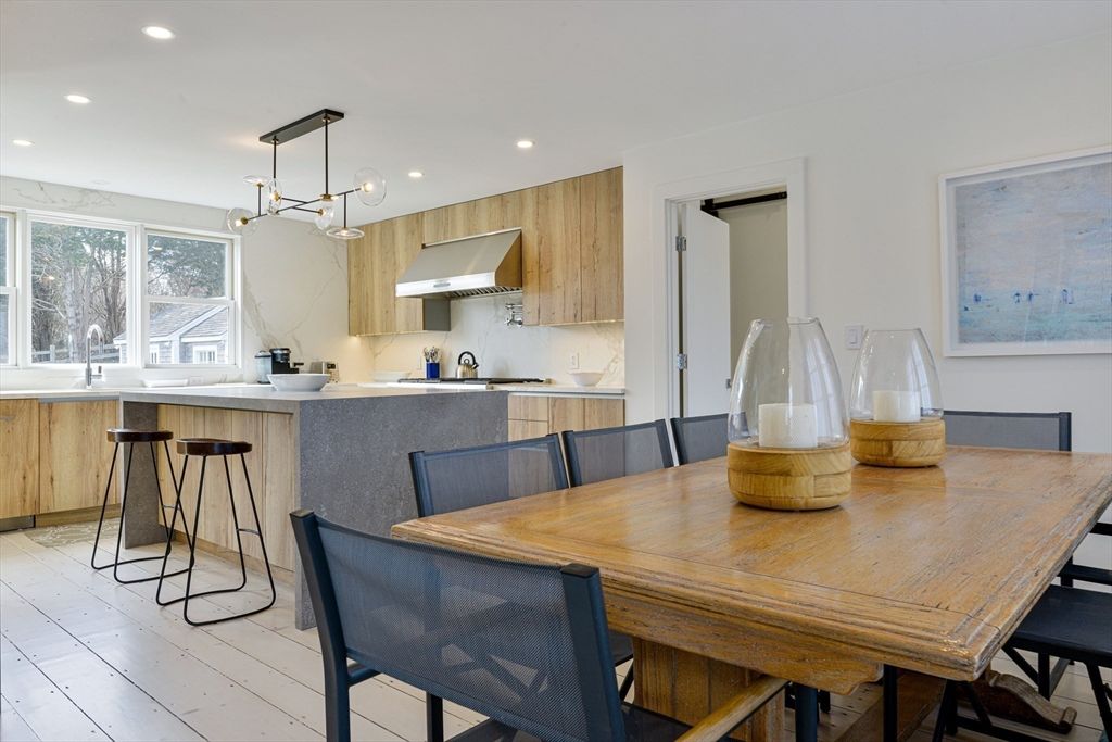 Dining room, Interior, Kitchen, Pendant Lights, Recessed Lighting, Wood Texture Flooring