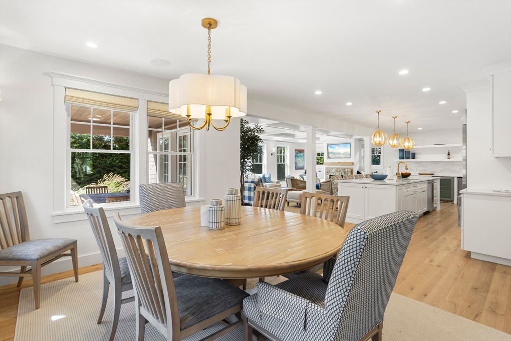 Chandelier, Dining room, Interior, Kitchen, Pendant Lights, Recessed Lighting, Wood Texture Flooring