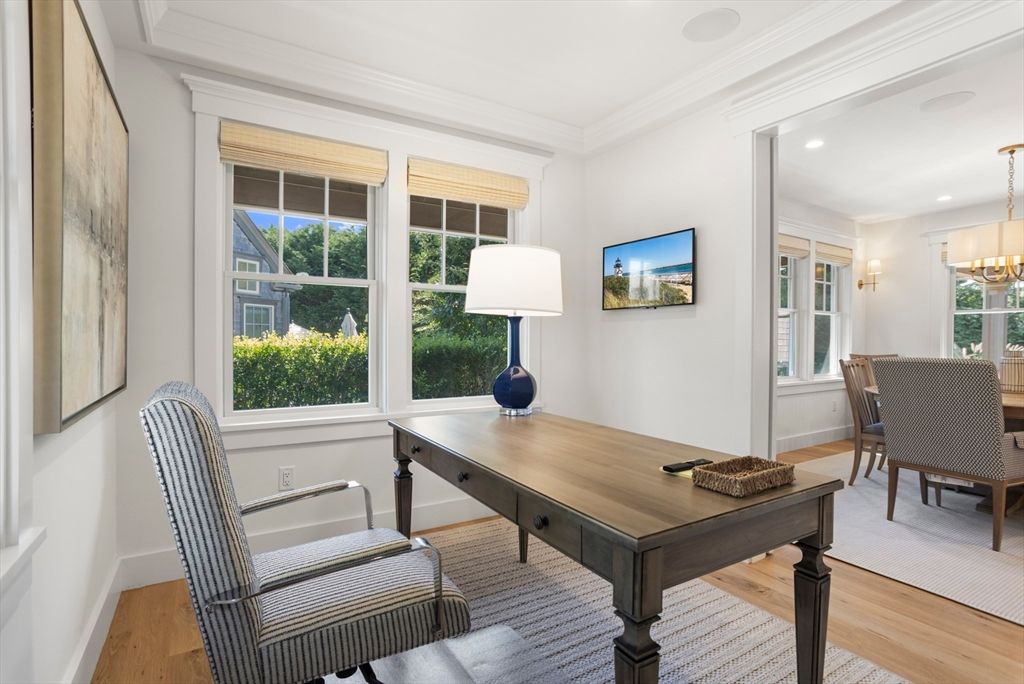 Chandelier, Dining room, Interior, Recessed Lighting, Wood Texture Flooring