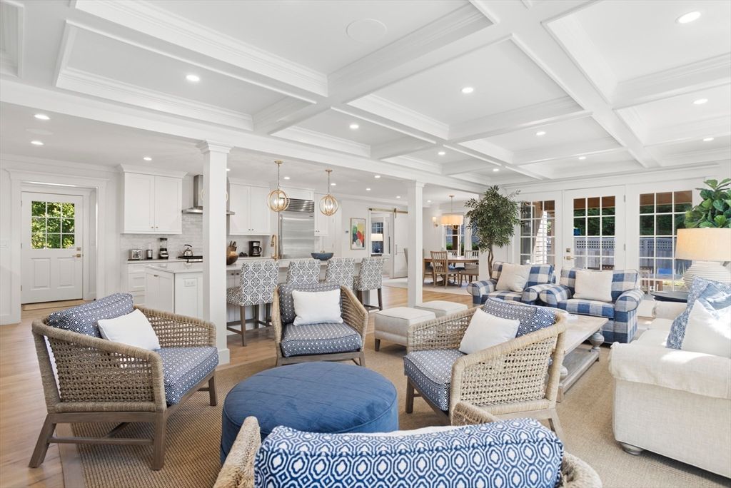 Dining room, Interior, Kitchen, Living room, Pendant Lights, Recessed Lighting, Stainless Steel Appliances, Wood Texture Flooring