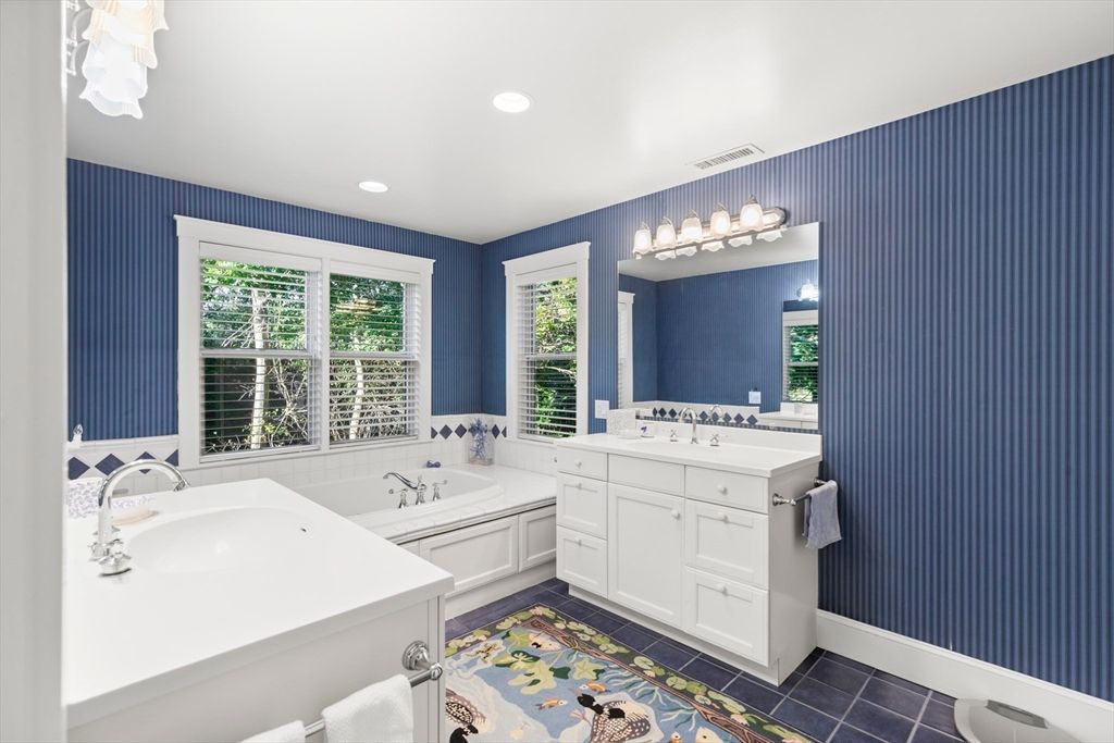 Bathroom, Dual Sink Vanities, Interior, Recessed Lighting