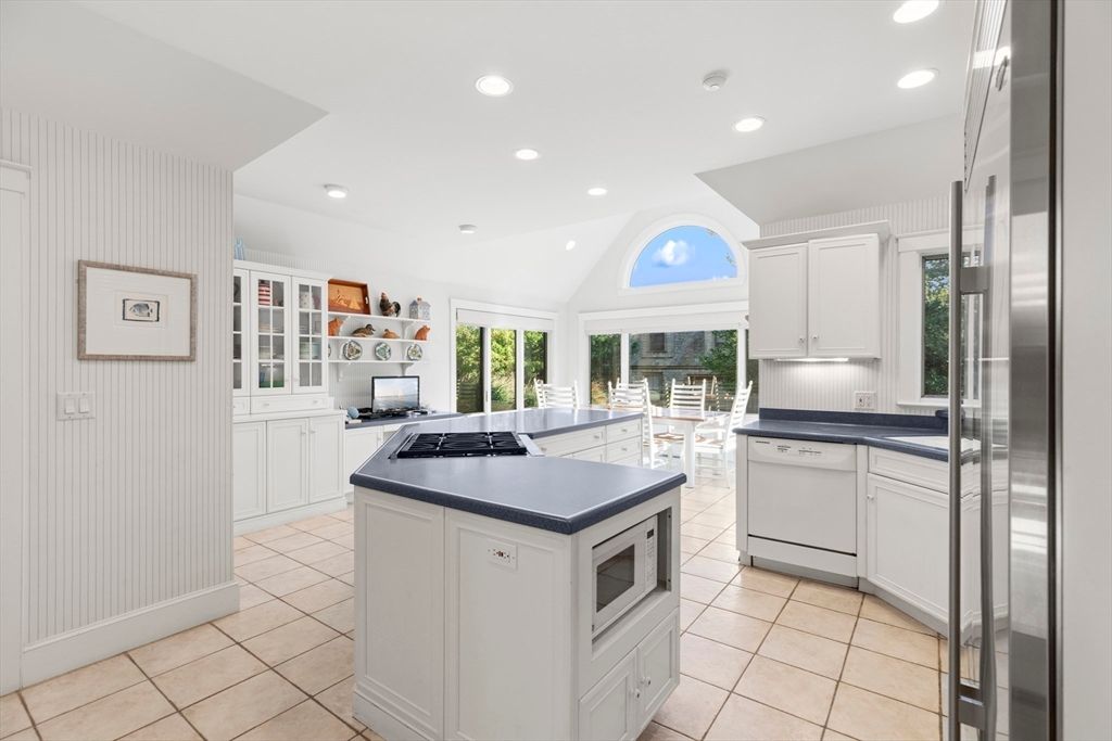 Dining room, Interior, Kitchen, Recessed Lighting, Stainless Steel Appliances