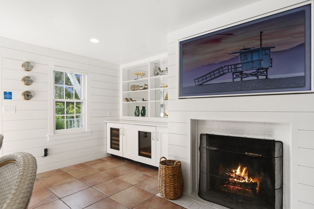 Fireplace, Interior, Recessed Lighting