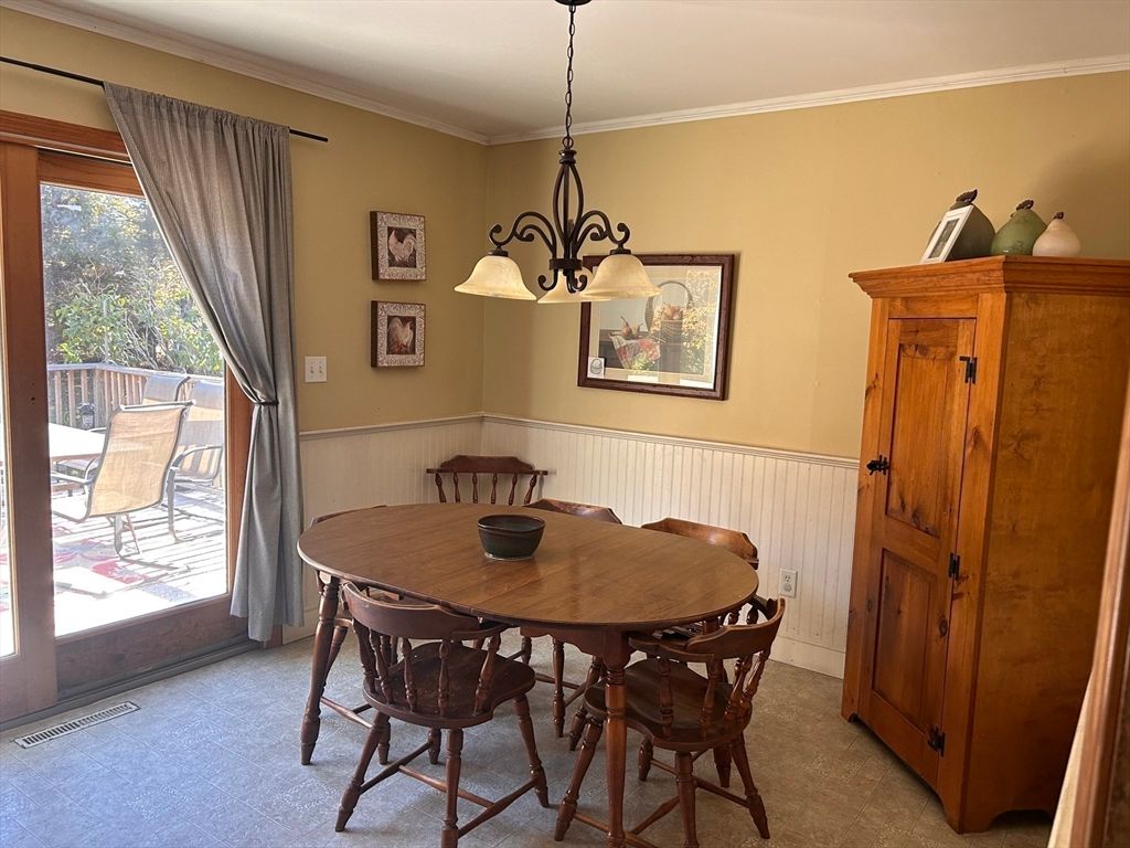 Chandelier, Dining room, Interior, Pendant Lights