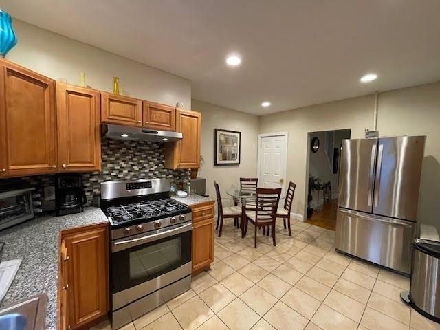 Dining room, Interior, Kitchen, Recessed Lighting, Stainless Steel Appliances