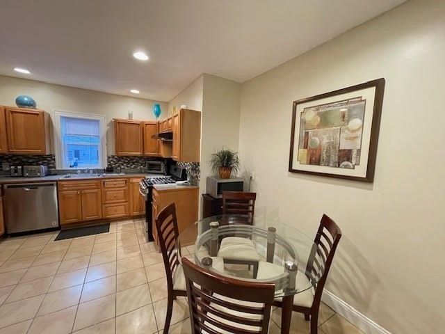 Dining room, Interior, Kitchen, Recessed Lighting, Stainless Steel Appliances