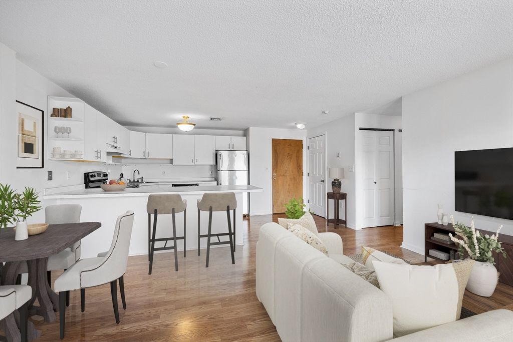 Dining room, Interior, Kitchen, Living room, Stainless Steel Appliances, Wood Texture Flooring