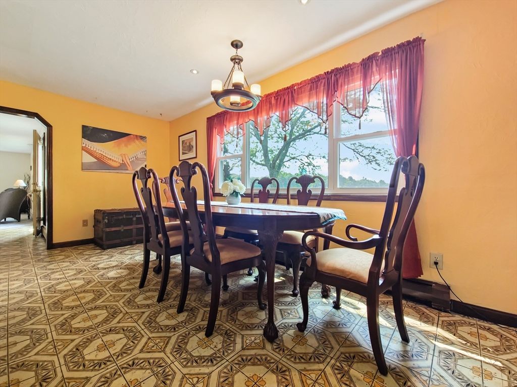 Dining room, Interior, Recessed Lighting