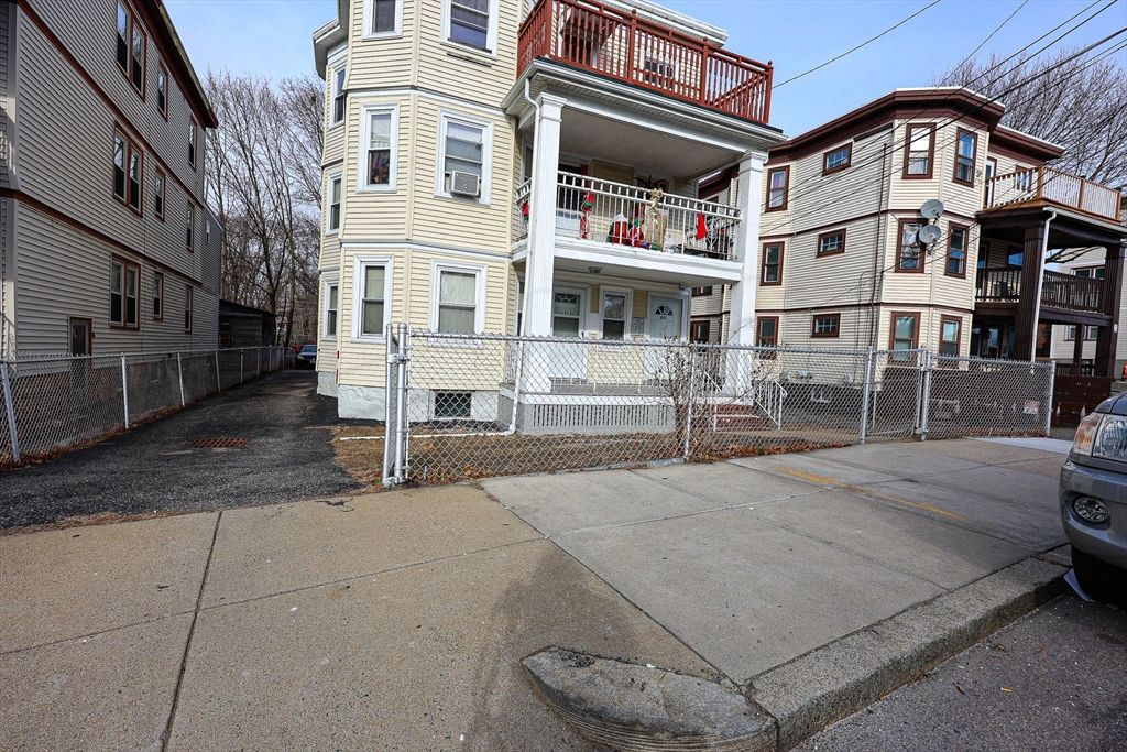 Exterior, Facade, Queen Anne Victorian