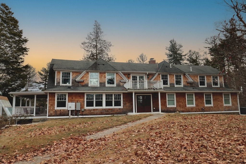 Exterior, Facade, Farmhouse
