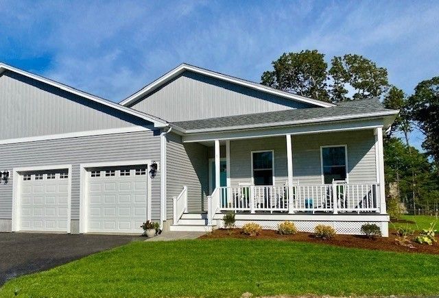 Attached, Exterior, Facade, American Craftsman