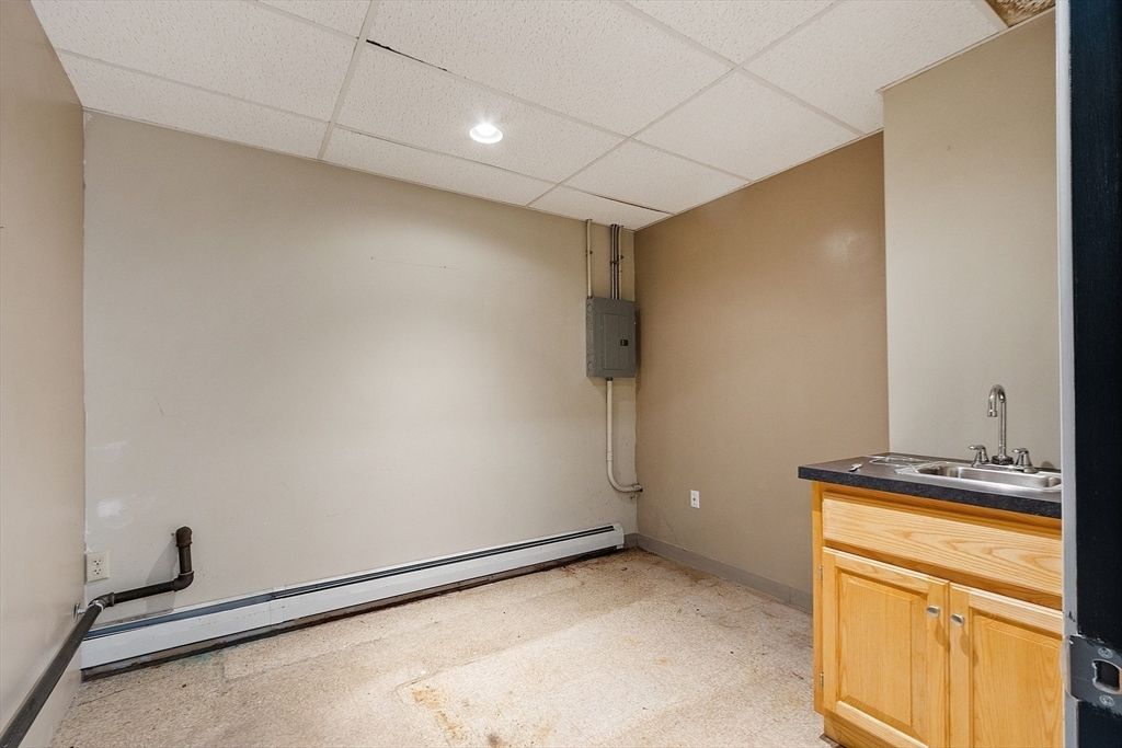 Bathroom, Empty room, Interior, Recessed Lighting