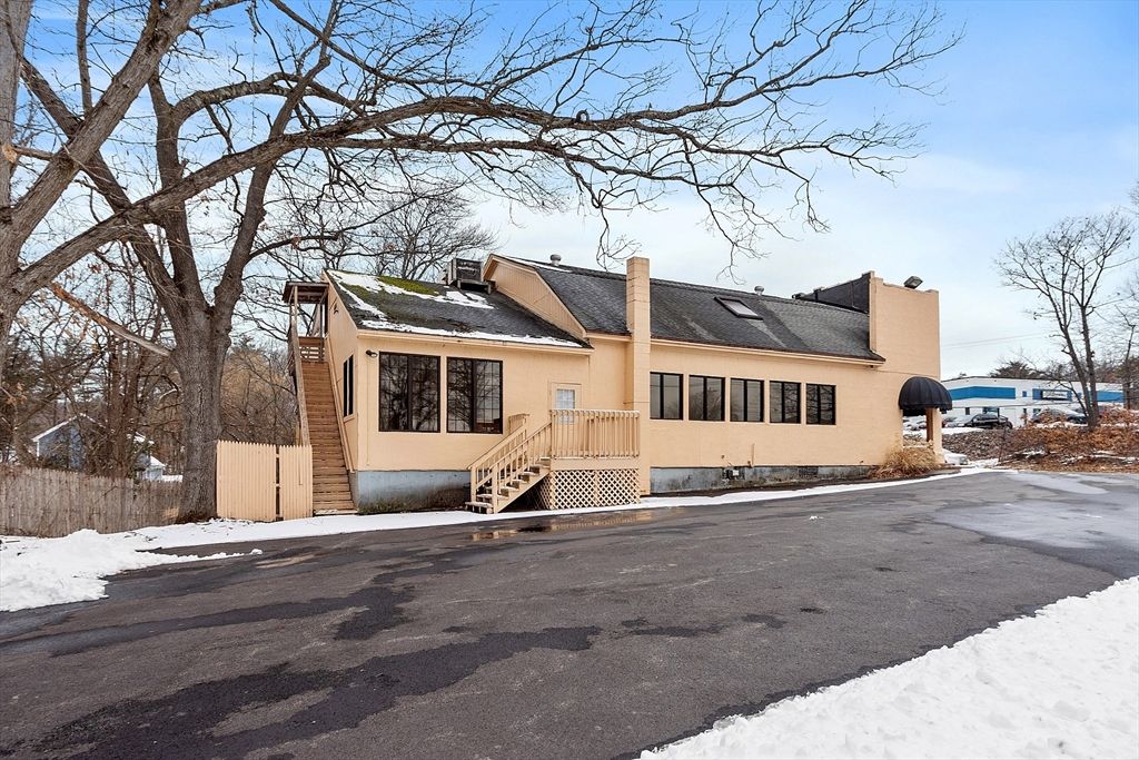 Exterior, Facade, Solar Panels, Cape Cod