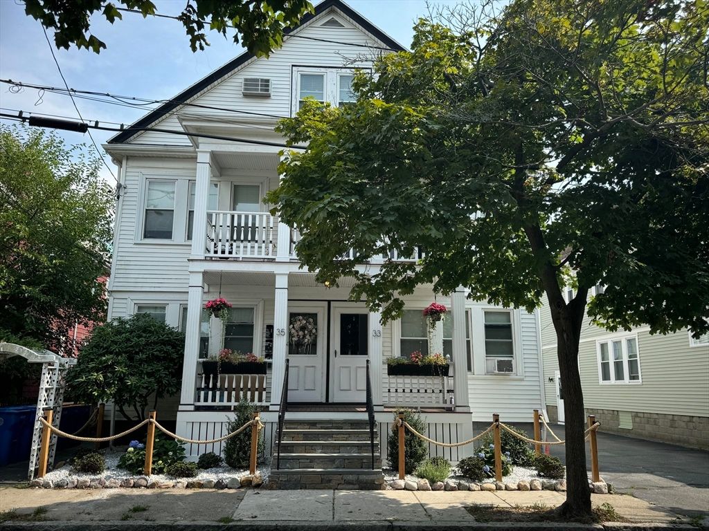 Exterior, Facade, Queen Anne Victorian