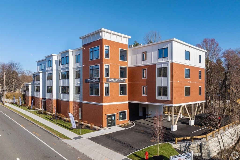 Exterior, Facade, Brick Facade, Rowhouse