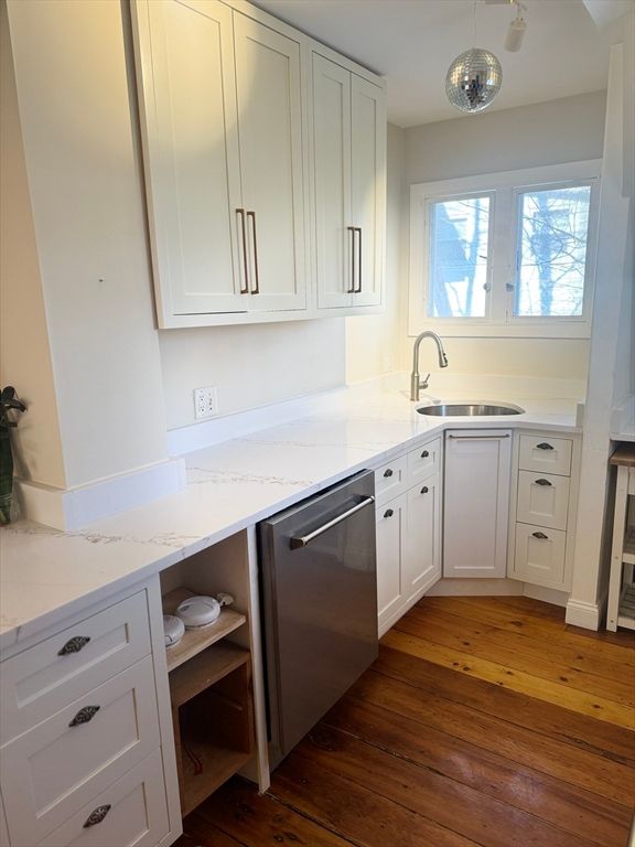 Interior, Kitchen, Pendant Lights, Wood Texture Flooring