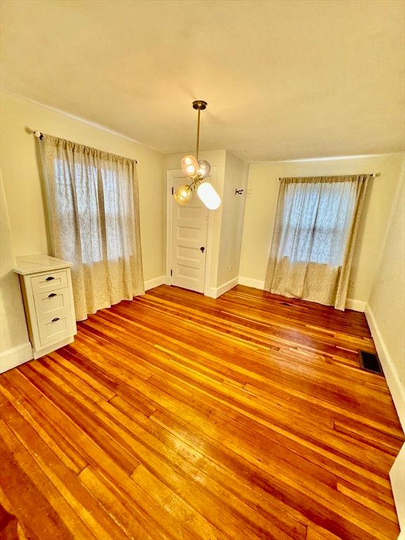 Empty room, Interior, Pendant Lights, Wood Texture Flooring