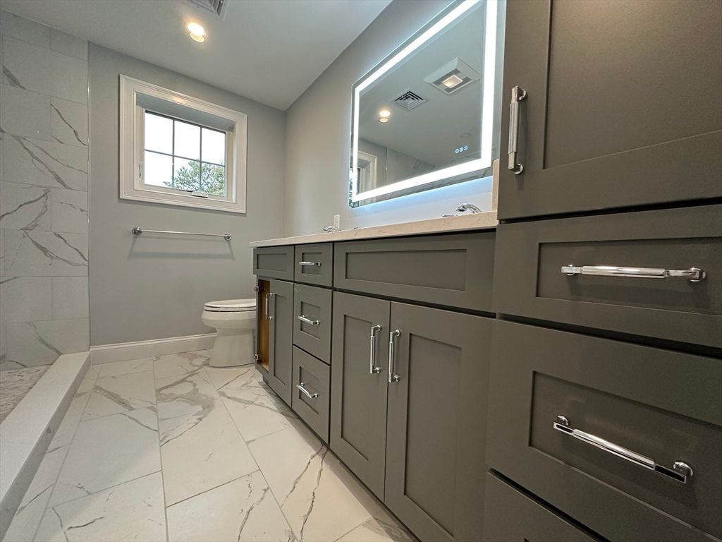 Bathroom, Interior, Marble, Marble Walls, Recessed Lighting