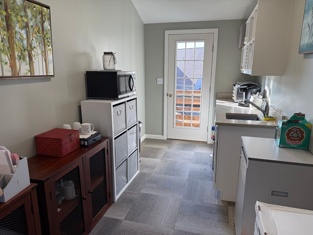 Home Office, Interior