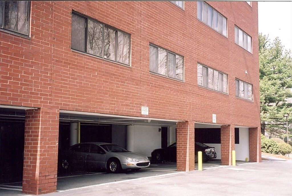 Exterior, Facade, Brick Facade, Rowhouse