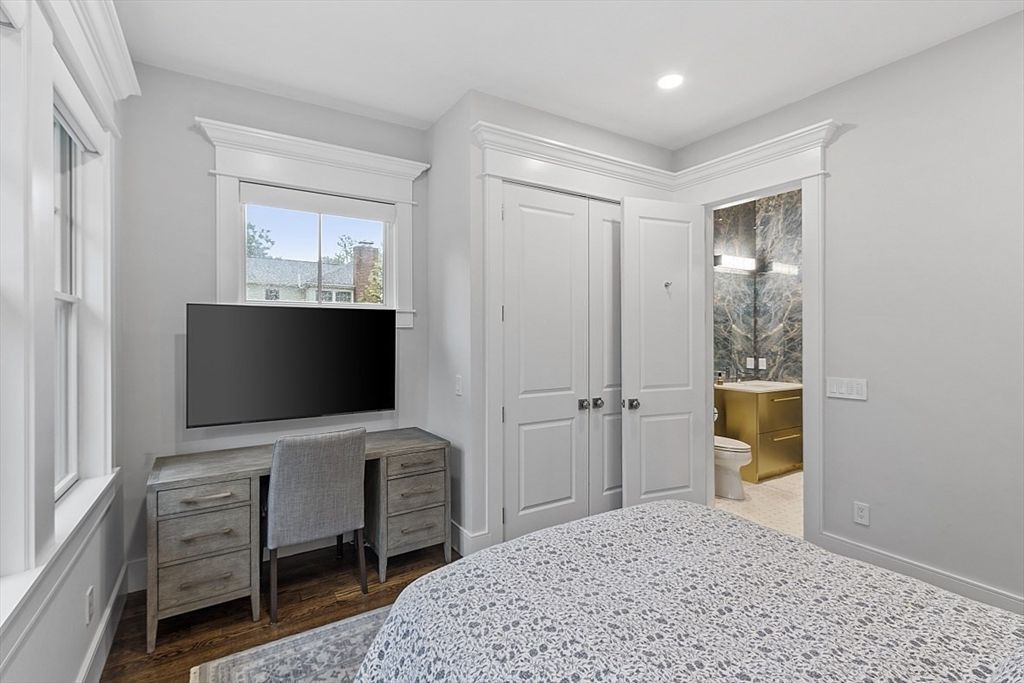 Bathroom, Home Office, Interior, Recessed Lighting, Wood Texture Flooring