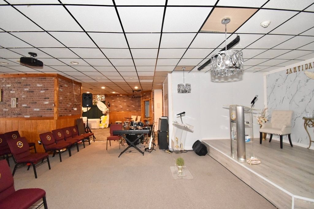 Interior, Pendant Lights, Recessed Lighting, Stone Walls