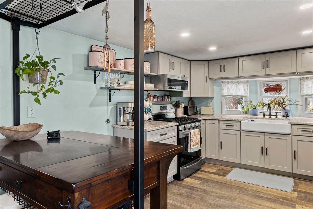 Interior, Kitchen, Pendant Lights, Recessed Lighting, Wood Texture Flooring