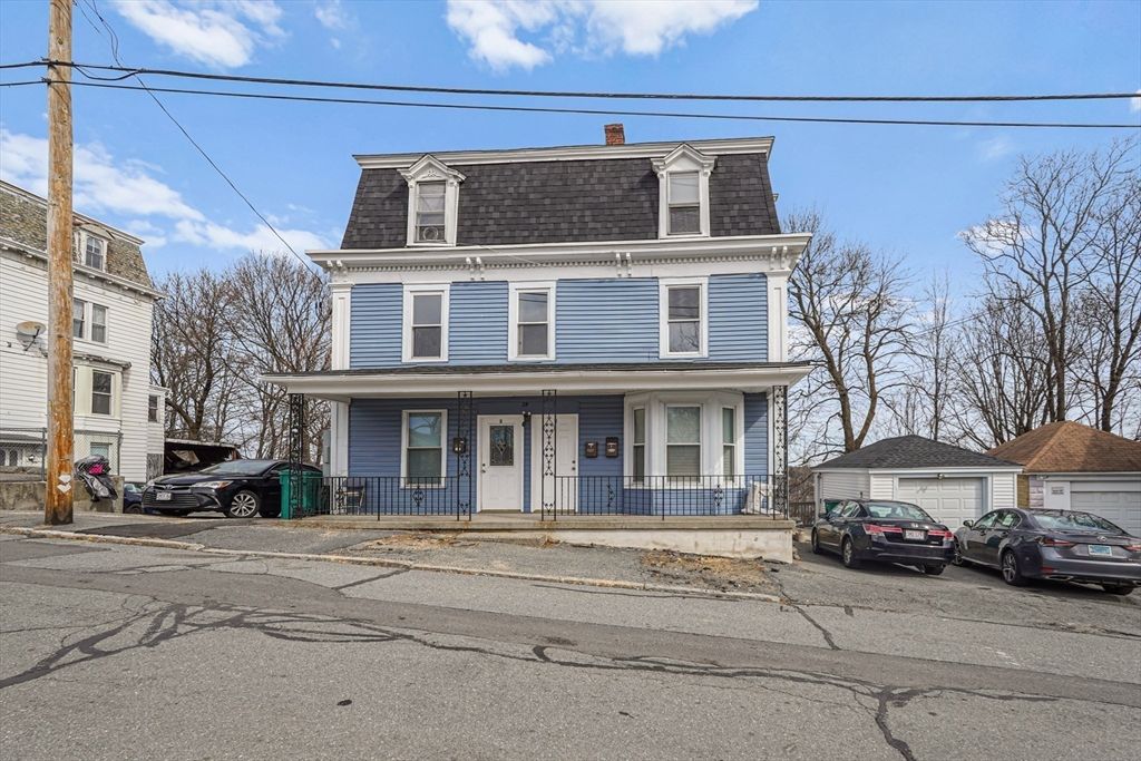Exterior, Facade, American Foursquare