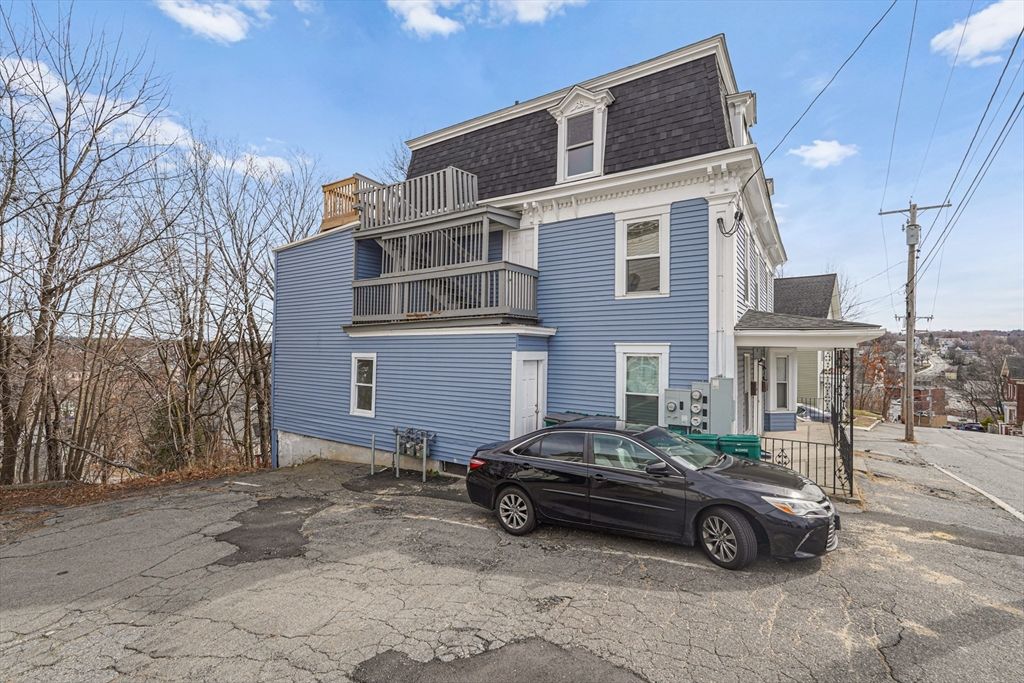 Exterior, Facade, Queen Anne Victorian