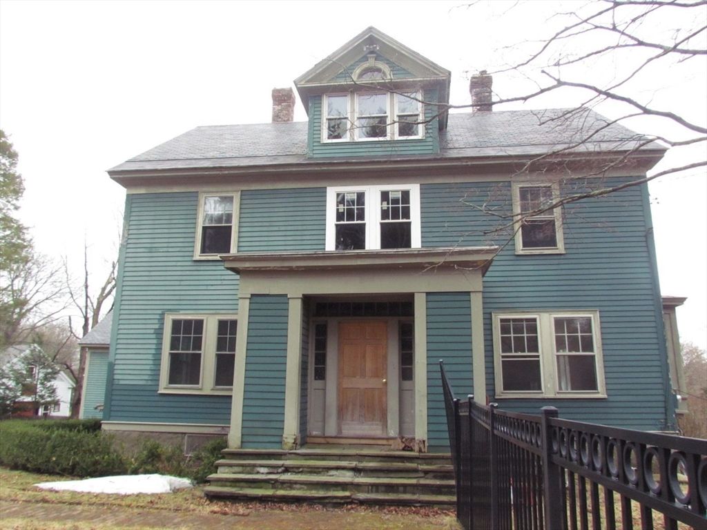 Exterior, Facade, American Foursquare