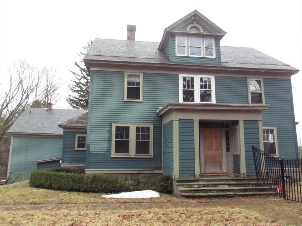 Exterior, Facade, American Foursquare