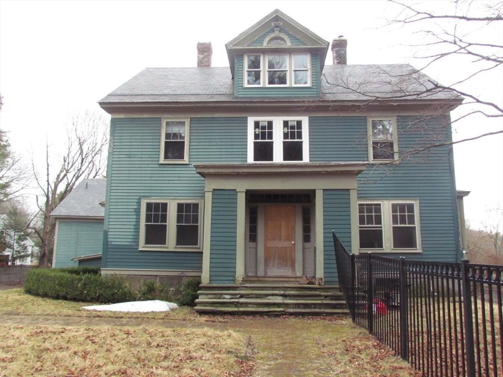 Exterior, Facade, American Foursquare
