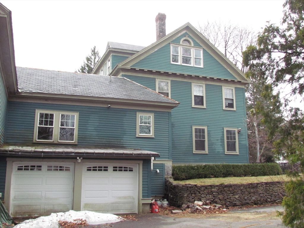 Attached, Exterior, Facade, Queen Anne Victorian