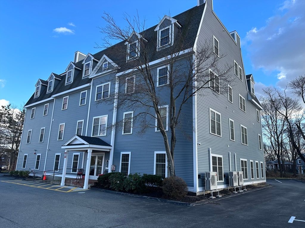 Exterior, Facade, Rowhouse