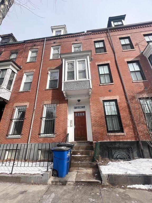 Exterior, Facade, Brick Facade, Rowhouse