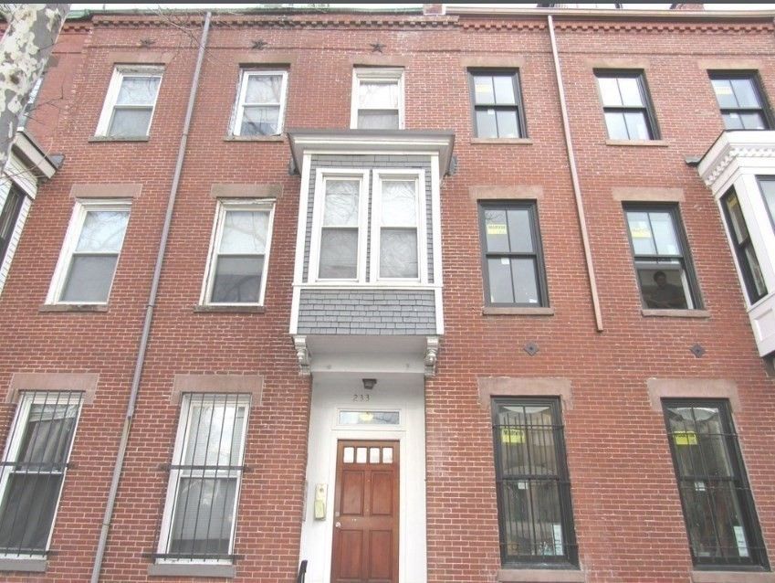 Exterior, Facade, Brick Facade, Rowhouse