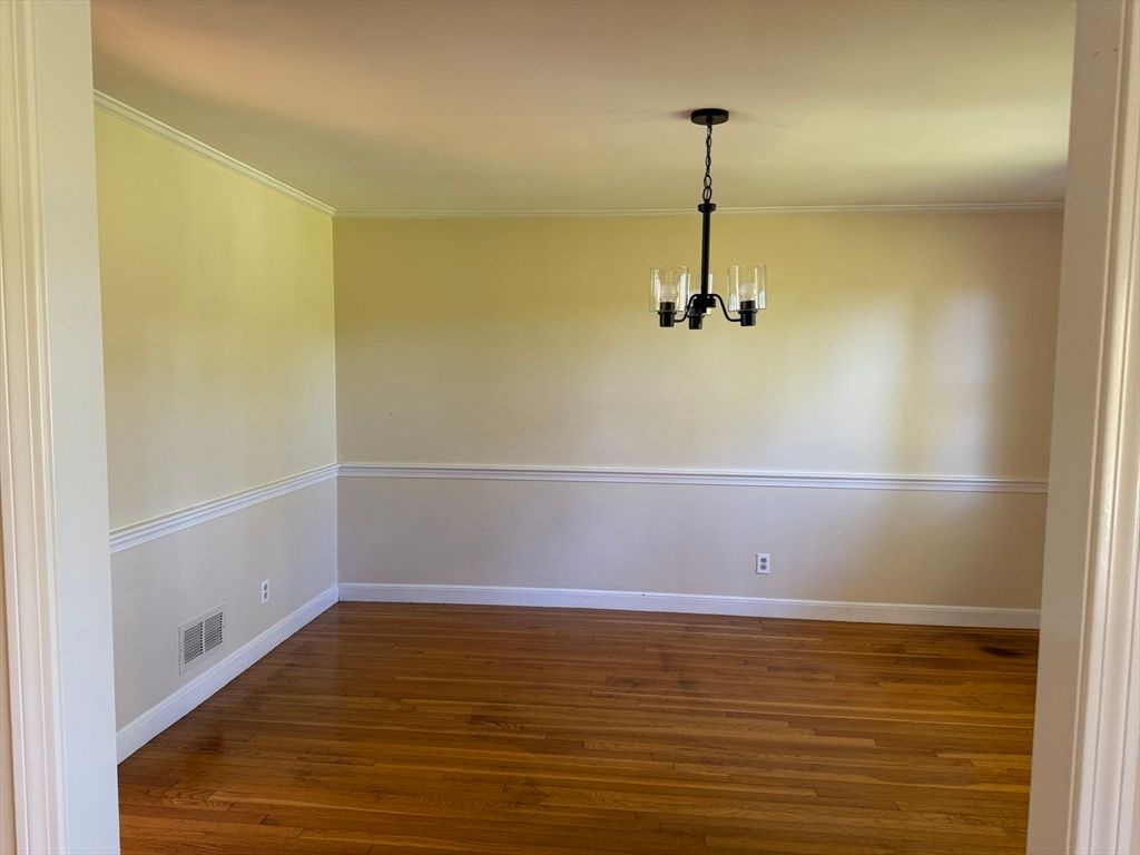Empty room, Interior, Pendant Lights, Wood Texture Flooring