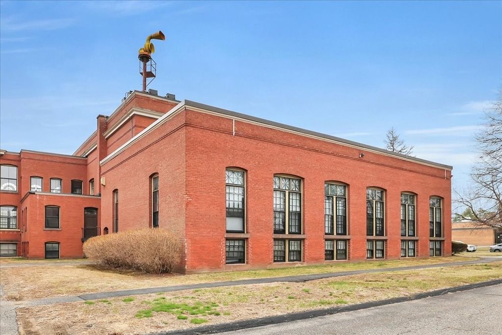 Exterior, Facade, Rowhouse