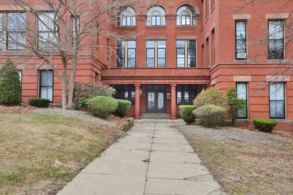 Exterior, Facade, Brick Facade, Rowhouse