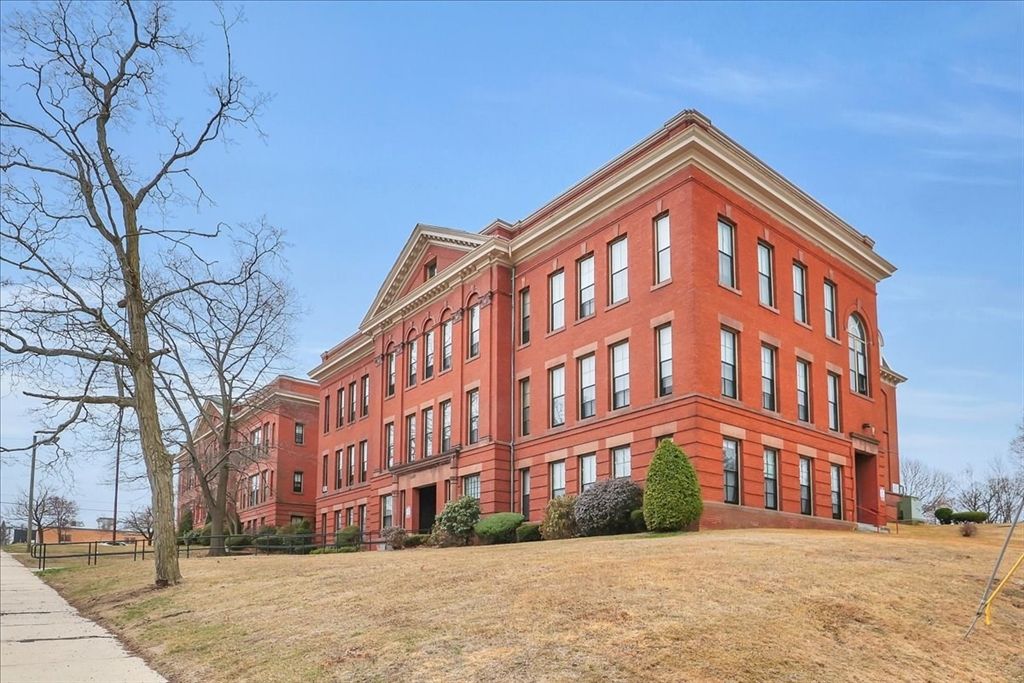 Backyard, Exterior, Facade, Chicago School
