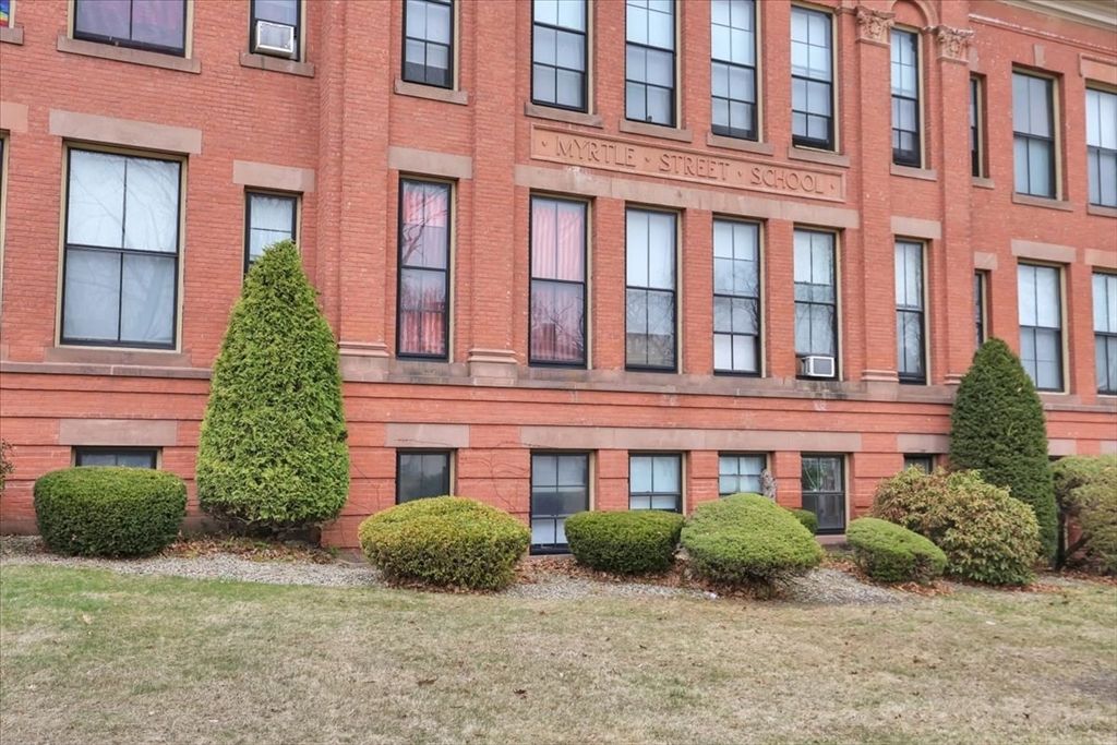 Exterior, Facade, Brick Facade, Rowhouse